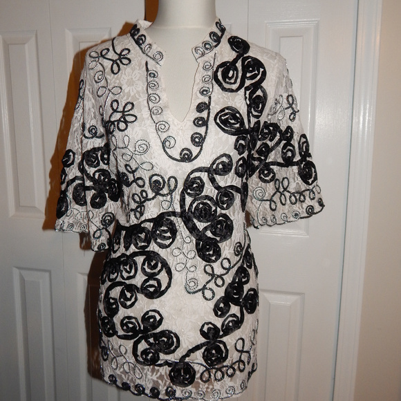 Once Again creame lace tunic with black accents - Picture 1 of 2